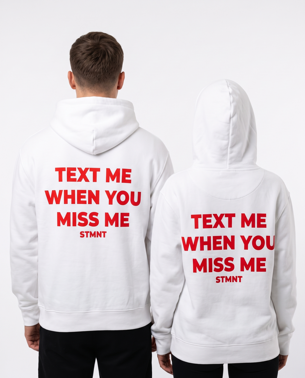 Love Is Expensive Oversized Hoodie - Rückenprint auf Mann und Frau